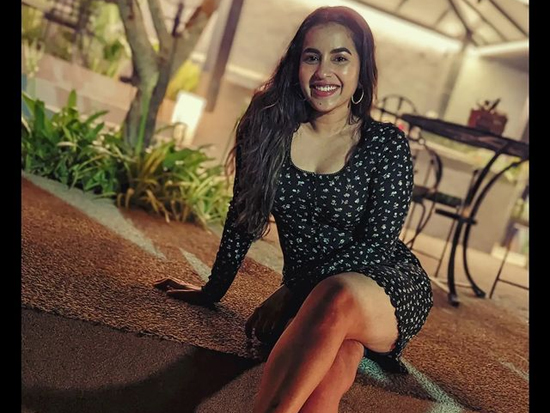 Titillating Poses Of Komalee Prasad